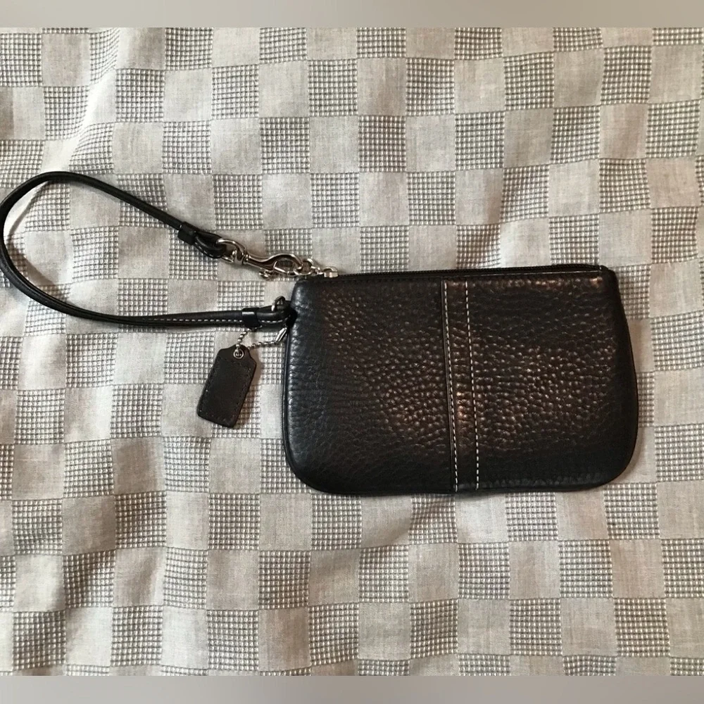Coach Women's Black Pebbled Leather Wristlet Wallet Casual